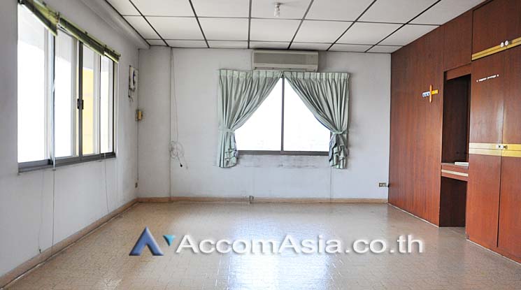 5  Office Space For Rent in Ratchadaphisek ,Bangkok MRT Sutthisan AA14499